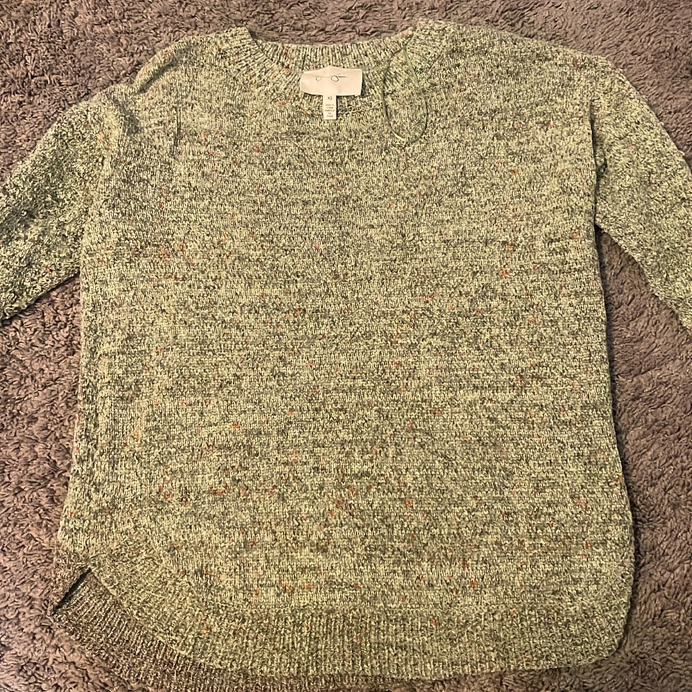 I’m selling a sweater/shirt